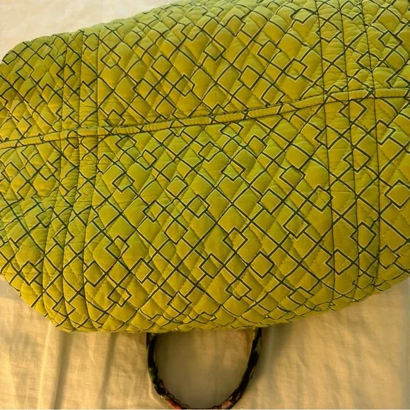 VERA BRADLEY - med weekend duke bag in colorful print, lime lining, zip closure - Picture 3 of 6